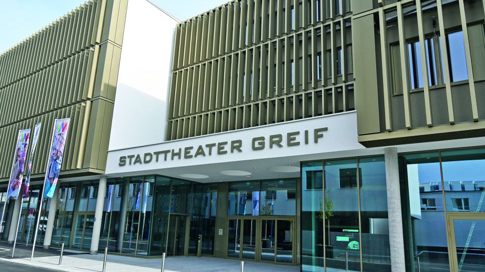 Greif_Aussen (1)
