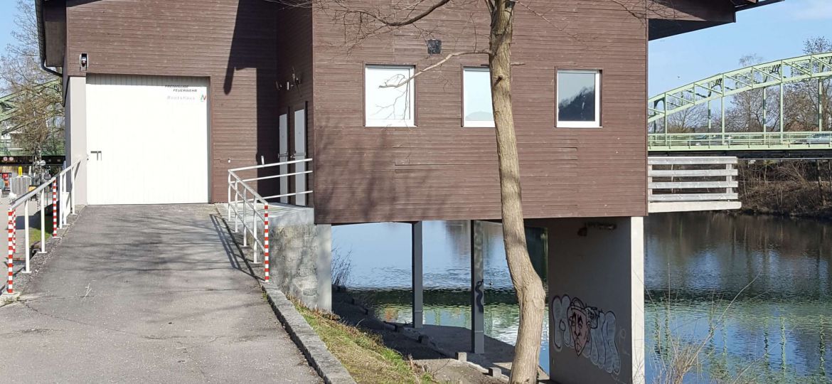 Das Feuerwehrbootshaus an der Traun