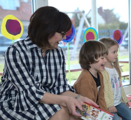 Stadträtin Josseck-Herdt mit Kindern
