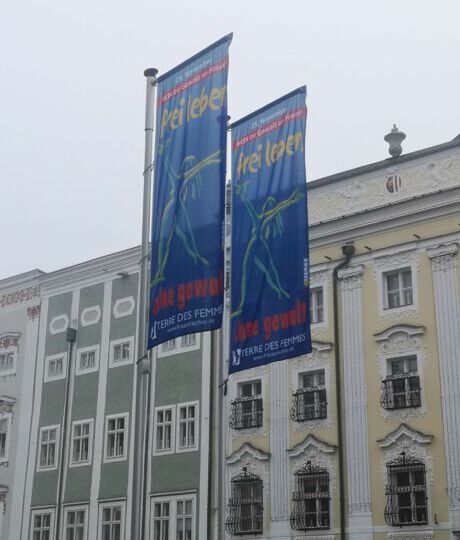 Zwei Flaggen der Aktion 