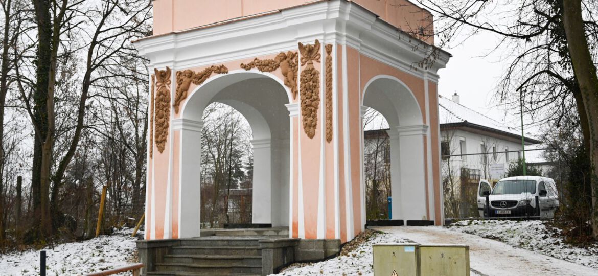 Torbogen Schlosspark Lichtenegg