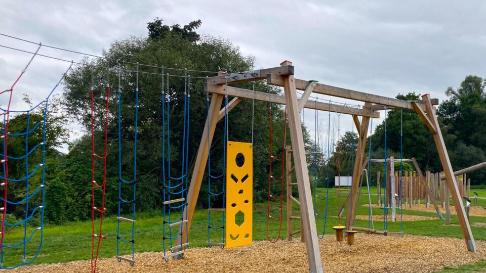 Motorikpark mit diversen Klettermöglichkeiten