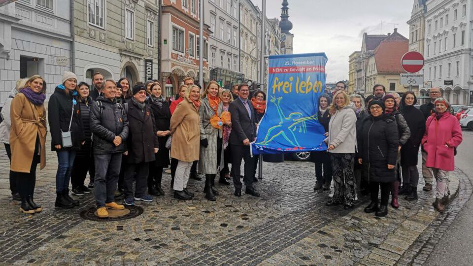 Beitragsbild 16 Tage gegen Gewalt an Frauen Fahnenhissen