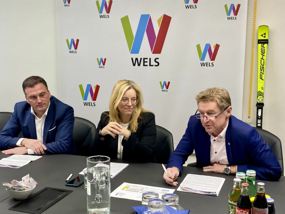 Vorstandsdirektor Rohregger, MBA (Hinterstoder-Wurzeralm Bergbahnen AG), Vizebürgermeisterin Raggl-Mühlberger und Vizebürgermeister Gerhard Kroiß bei der Pressekonferenz
