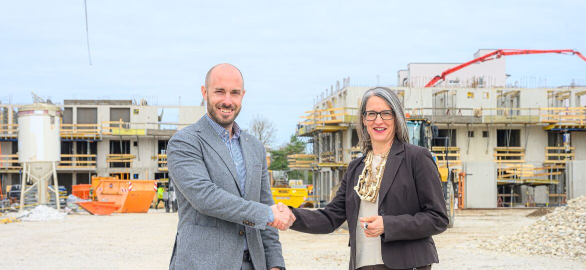 StR. Ralph Schäfer mit Obmann-Stellvertreterin Mag. Nicola Moser (Genossenschaft Familie)